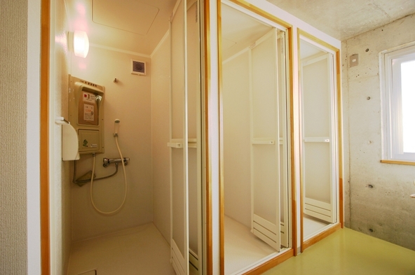 【格安】コンパートメント　1名〜2名対応　TV・冷蔵庫付き　シャワー・トイレ共同　禁煙